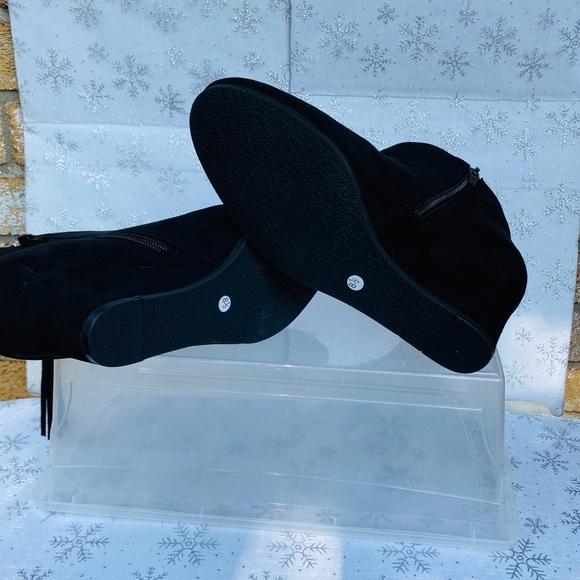 Lexie & Abbie. Black booties size 8.5 - Picture 14 of 15